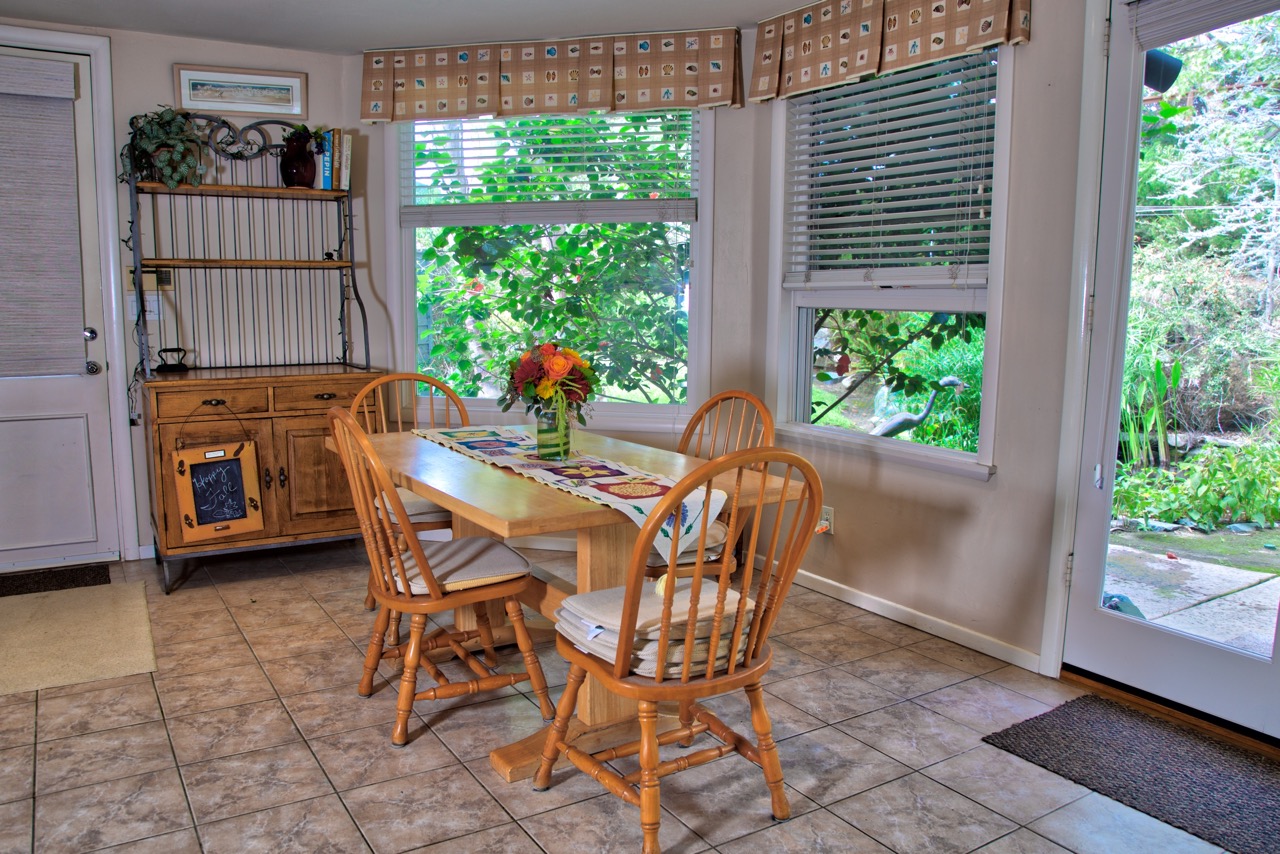 Cozy Breakfast Area