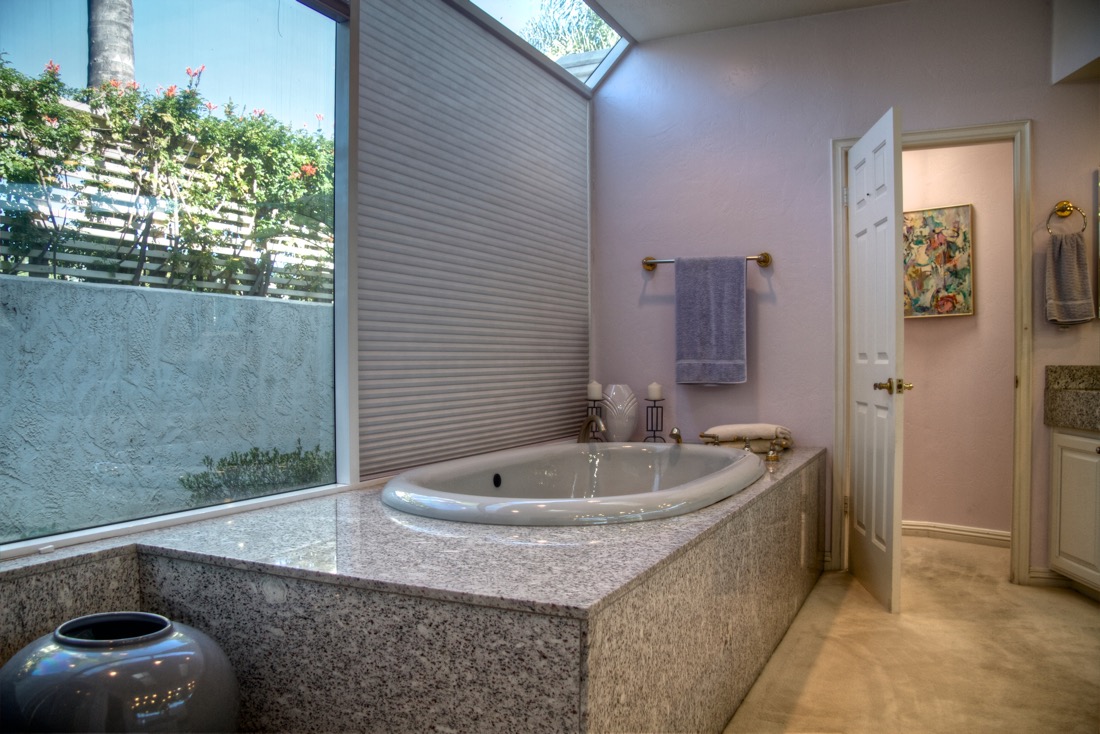 Master Tub & Courtyard